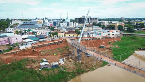 Obra de recuperação da passarela Joaquim Macedo entra em nova etapa com reforço da estrutura