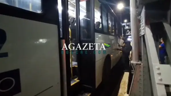 Mulher e criança caem de ônibus após porta se abrir em ponte de Rio Branco