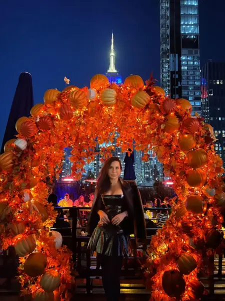 Maria Elena Barcelos Leite ganhou na noite da última desta terça-feira um parabéns surpresa das amigas no restaurante Jarude