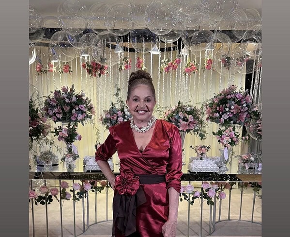 Wilson Barbosa Neto e  Fernanda Teixeira receberam familiares e amigos íntimos para o chá revelação do primeiro filho