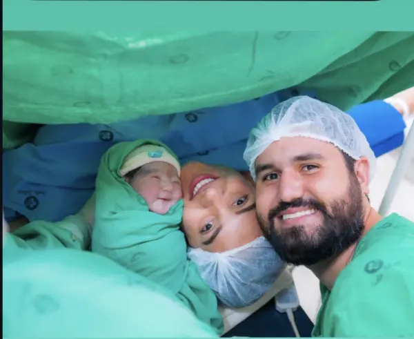 Maria Elena Barcelos Leite ganhou na noite da última desta terça-feira um parabéns surpresa das amigas no restaurante Jarude