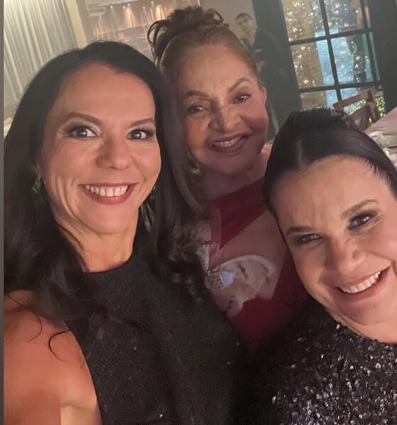 Wilson Barbosa Neto e  Fernanda Teixeira receberam familiares e amigos íntimos para o chá revelação do primeiro filho