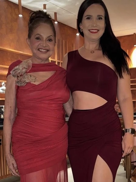 Wilson Barbosa Neto e  Fernanda Teixeira receberam familiares e amigos íntimos para o chá revelação do primeiro filho