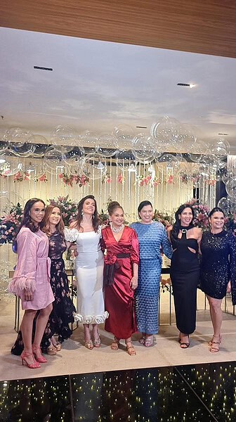 Wilson Barbosa Neto e  Fernanda Teixeira receberam familiares e amigos íntimos para o chá revelação do primeiro filho