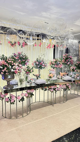 Wilson Barbosa Neto e  Fernanda Teixeira receberam familiares e amigos íntimos para o chá revelação do primeiro filho