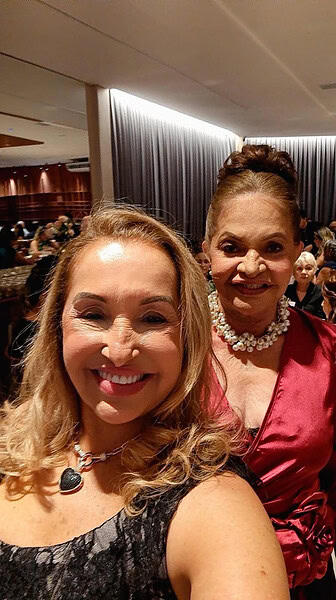 Wilson Barbosa Neto e  Fernanda Teixeira receberam familiares e amigos íntimos para o chá revelação do primeiro filho