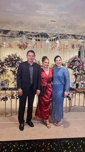 Wilson Barbosa Neto e  Fernanda Teixeira receberam familiares e amigos íntimos para o chá revelação do primeiro filho