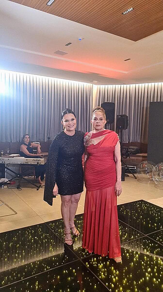 Wilson Barbosa Neto e  Fernanda Teixeira receberam familiares e amigos íntimos para o chá revelação do primeiro filho