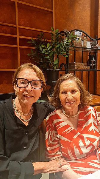 Wilson Barbosa Neto e  Fernanda Teixeira receberam familiares e amigos íntimos para o chá revelação do primeiro filho