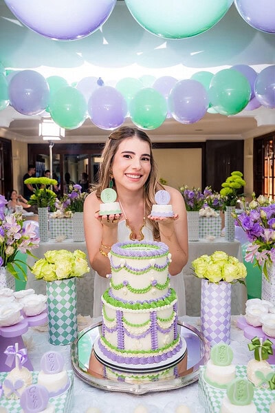 Wilson Barbosa Neto e  Fernanda Teixeira receberam familiares e amigos íntimos para o chá revelação do primeiro filho