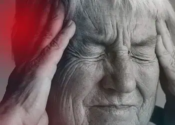 A dor de cabeça súbita e intensa pode ser um dos sinais de alerta menos óbvios para um Acidente Vascular Cerebral (AVC). - (crédito: Rawpixel via Freepik)