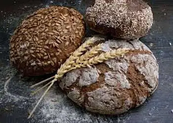 Desconforto intestinal: nem sempre a culpa é do glúten 2 O glúten não é o único ingrediente do trigo que pode causar sintomas como inchaço e dor abdominal, e só deve ser eliminado sob supervisão - (crédito: RawPixel/Divulgação )