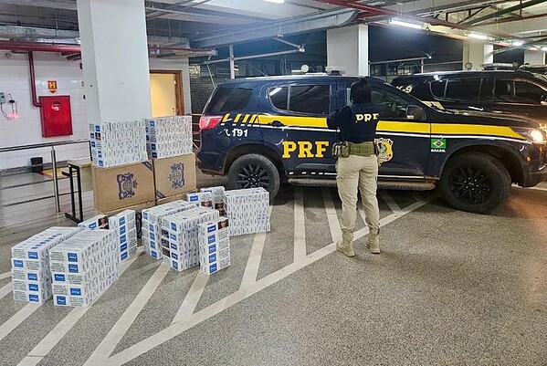 Homem é preso com seis mil maços de cigarros contrabandeados após perseguição na BR-317