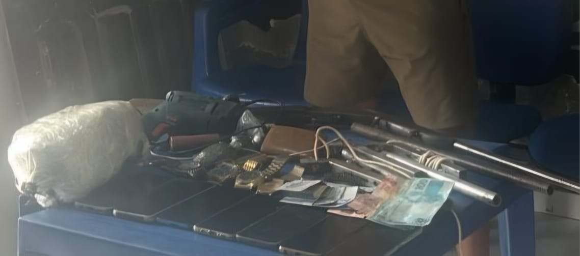 Homem é preso com skunk e arsenal após denúncia de possível execução no interior do Acre 2 Homem é preso com skunk e arsenal após denúncia de possível execução no interior do Acre