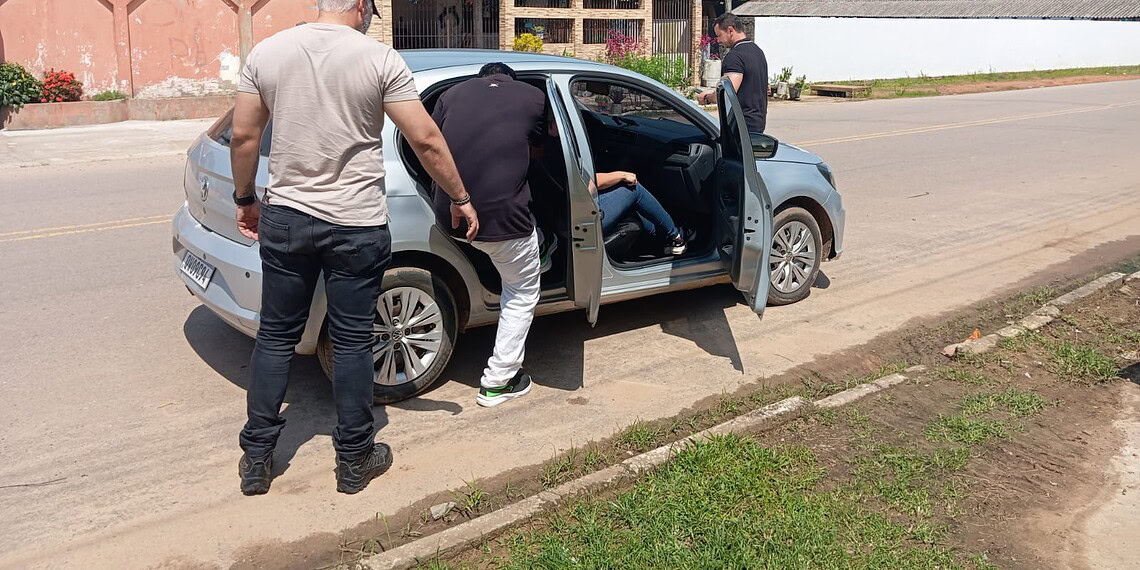 Homem é preso após mais de 10 anos foragido por furtar quase 50 cabeças de gado em Rio Branco 1 Homem é preso no Centro de Sena Madureira por furto de gado cometido na Transacreana. Foto: cedida