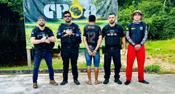 Homem é preso por suspeita de homicídio e posse de arma de uso restrito em Cruzeiro do Sul