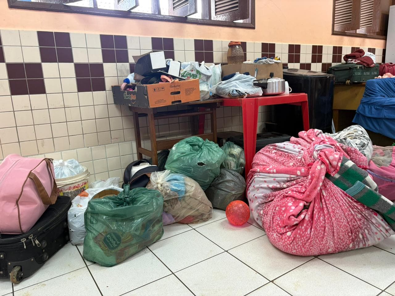 Cheia do Rio Acre já deixa mais de 360 pessoas em abrigos em Rio Branco