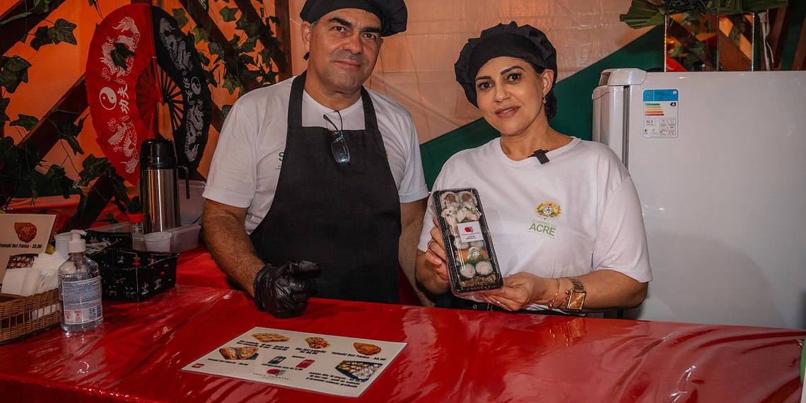 Para apoiar estudos da filha no curso de medicina, casal investe em culinária oriental e estreia na Feira Natalina 1 Nilma e Charles Moraes investiram no Sabor Oriental para apoiar os estudos da filha no curso de medicina. Foto: Bruno Moraes/Sete