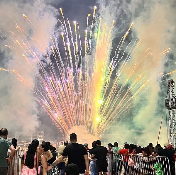 VÍDEO: Rio Branco conta com show de drones e transforma o céu em espetáculo natalino