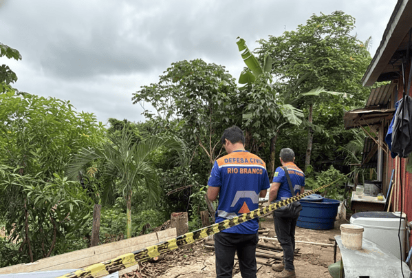 Enchente do Rio Acre já provoca ao menos 12 desbarrancamentos em Rio Branco
