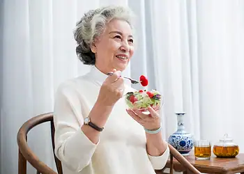 3 alimentos para comer no café da manhã que ajudam a regular a glicose 2 Lane Oatey/Blue Jean Images/Getty Images