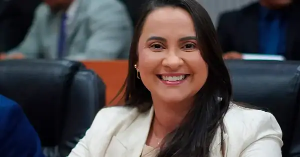 TSE derruba decisão que cassou Helissandra Matos e mantém vereadora na Câmara de Sena Madureira