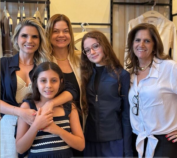 Nathália e Ricardo Martins brindaram amigos e clientes com um soft-open impecável da Hope Resort no Bosque Open Mall