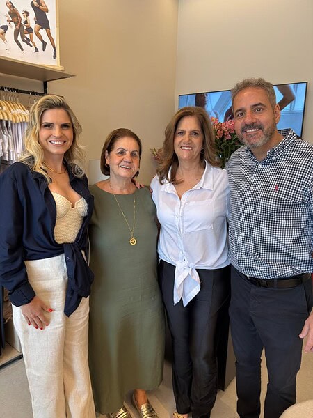 Nathália e Ricardo Martins brindaram amigos e clientes com um soft-open impecável da Hope Resort no Bosque Open Mall