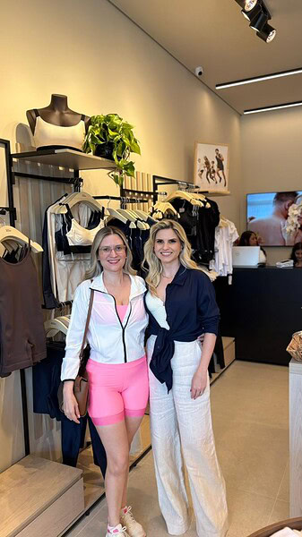 Nathália e Ricardo Martins brindaram amigos e clientes com um soft-open impecável da Hope Resort no Bosque Open Mall