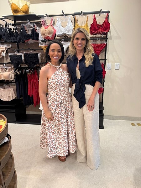 Nathália e Ricardo Martins brindaram amigos e clientes com um soft-open impecável da Hope Resort no Bosque Open Mall