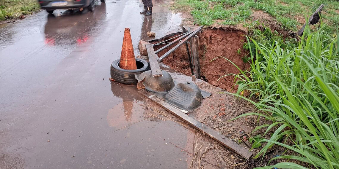Ramal desmorona em Rio Branco e prefeitura faz alerta a condutores e pedestres 1 Foto: Secom