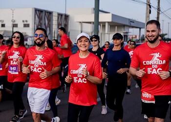 Vice-governadora Mailza prestigia 3ª Corrida do Ifac, que une esporte e solidariedade em apoio ao Hospital da Criança e Natal dos Correios 2 Vice-governadora participou da corrida do Ifac. Foto: Neto Lucena/Secom