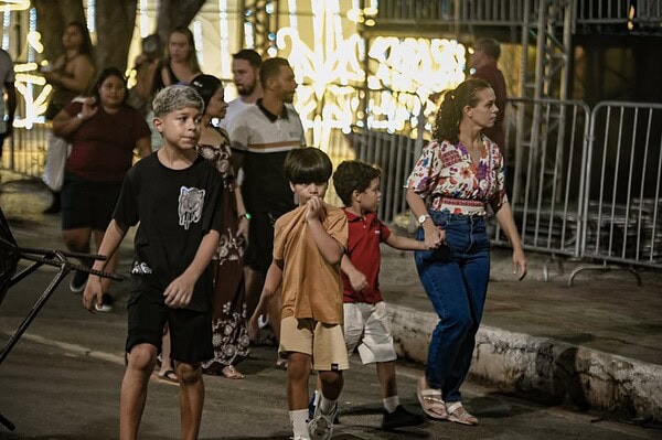 VÍDEO: Rio Branco conta com show de drones e transforma o céu em espetáculo natalino