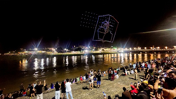 VÍDEO: Rio Branco conta com show de drones e transforma o céu em espetáculo natalino