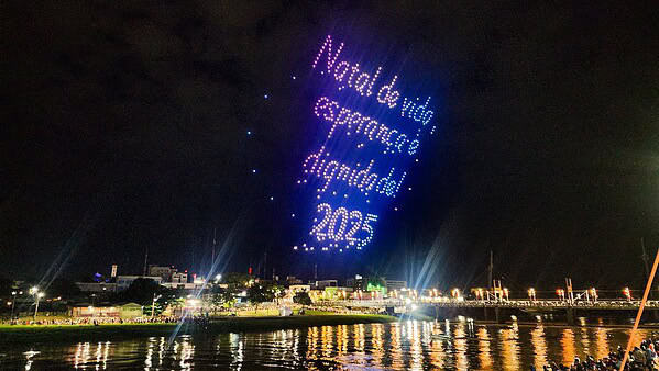 VÍDEO: Rio Branco conta com show de drones e transforma o céu em espetáculo natalino