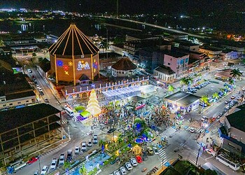 Mais de 2 milhões de lâmpadas iluminam o Natal em Cruzeiro do Sul; FOTOS
