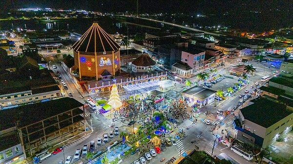 Mais de 2 milhões de lâmpadas iluminam o Natal em Cruzeiro do Sul; FOTOS