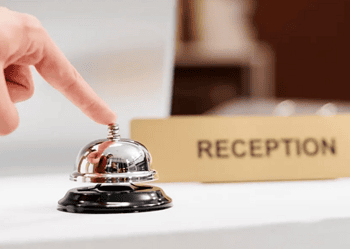 Entenda as novas regras de check-in e check-out que estão em vigor 2 Portaria regulamenta valor da diária em hotéis e requisitos mínimos de limpeza • Freepik