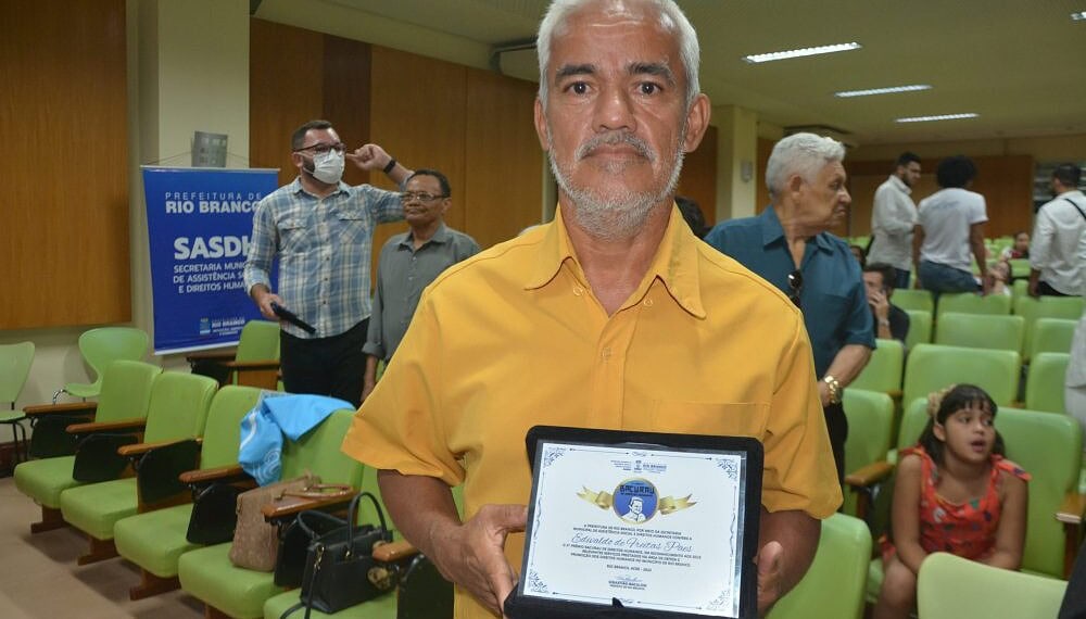 Entrega do Prêmio Bacurau de Direitos Humanos é adiada e passa para janeiro de 2026 1 O Prêmio Bacurau de Direitos Humanos foi instituído por meio do Decreto nº 1.780/2019, com objetivo de reconhecer e homenagear pessoas físicas e instituições que defendam ou promovam causas e ações para a promoção dos direitos humanos do Município de Rio Branco(Foto: Evandro Derze/Secom)