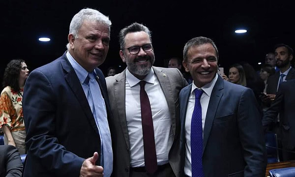 Senadores do Acre votam a favor de projeto que corta benefícios fiscais e aumenta tributos sobre bets e fintechs