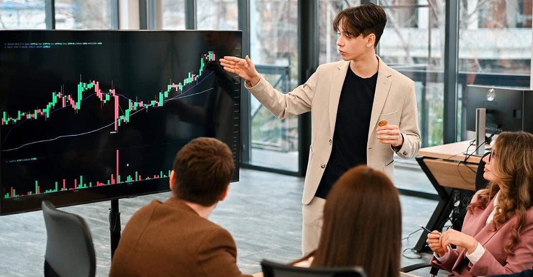 Educação financeira e tecnologia impulsionam a chegada de novos investidores às criptomoedas