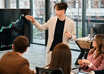 Educação financeira e tecnologia impulsionam a chegada de novos investidores às criptomoedas