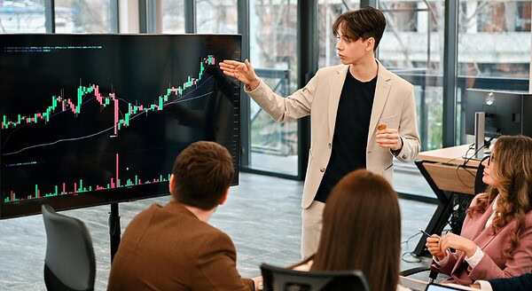 Educação financeira e tecnologia impulsionam a chegada de novos investidores às criptomoedas