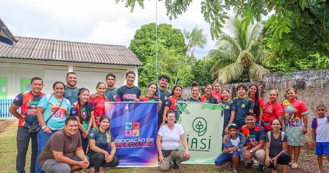 Prefeitura sanciona leis que oficializam entidades públicas e grupos sociais como interesse cultural; veja beneficiados 1 Associação de Arte e Cultura Juventude Que Dança do Alto Acre (AACJQDA/AC) é uma das beneficiadas. Foto: Reprodução/Instagram