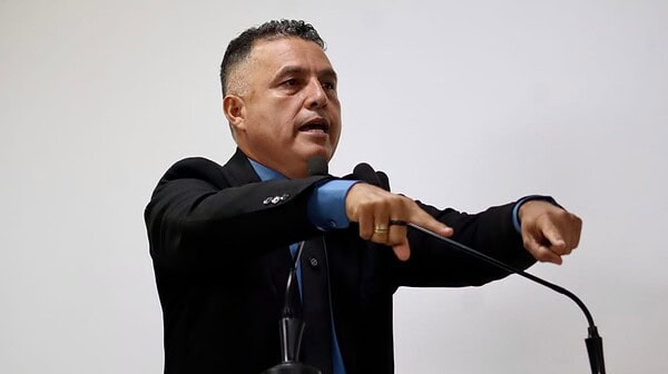 Eber Machado denuncia supostas irregularidades em licitação de lixo hospitalar em Rio Branco