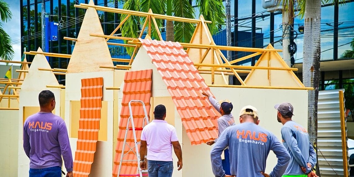Casinhas são instaladas na praça em frente ao Palácio Rio Branco. Foto: Ingrid Kelly/Secom