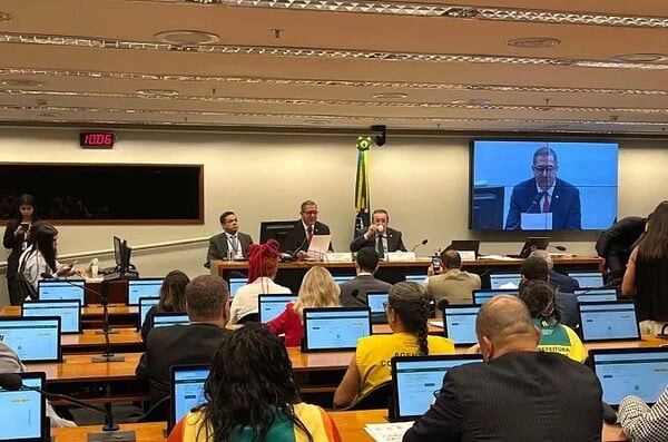 Câmara discute futuro da jornada enquanto parecer mantém 6x1 com limites