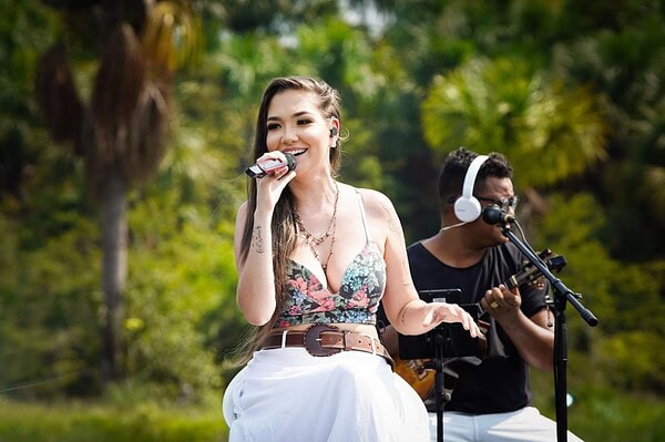 Cantora acreana que começou aos 7 anos conta como o samba transformou sua carreira e abriu portas nacionais