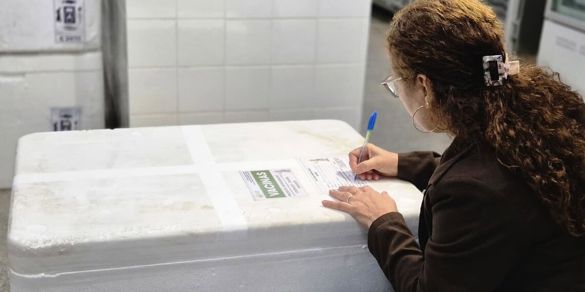 Acre convoca gestantes para vacinação inédita contra bronquiolite; 3,8 mil doses já chegaram ao estado