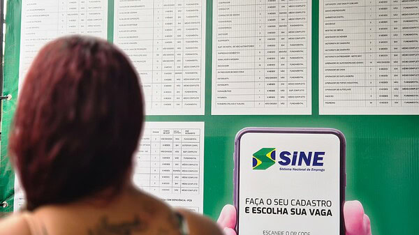 Farmacêutico e garçom: veja as mais de 650 vagas do Sine para esta sexta-feira